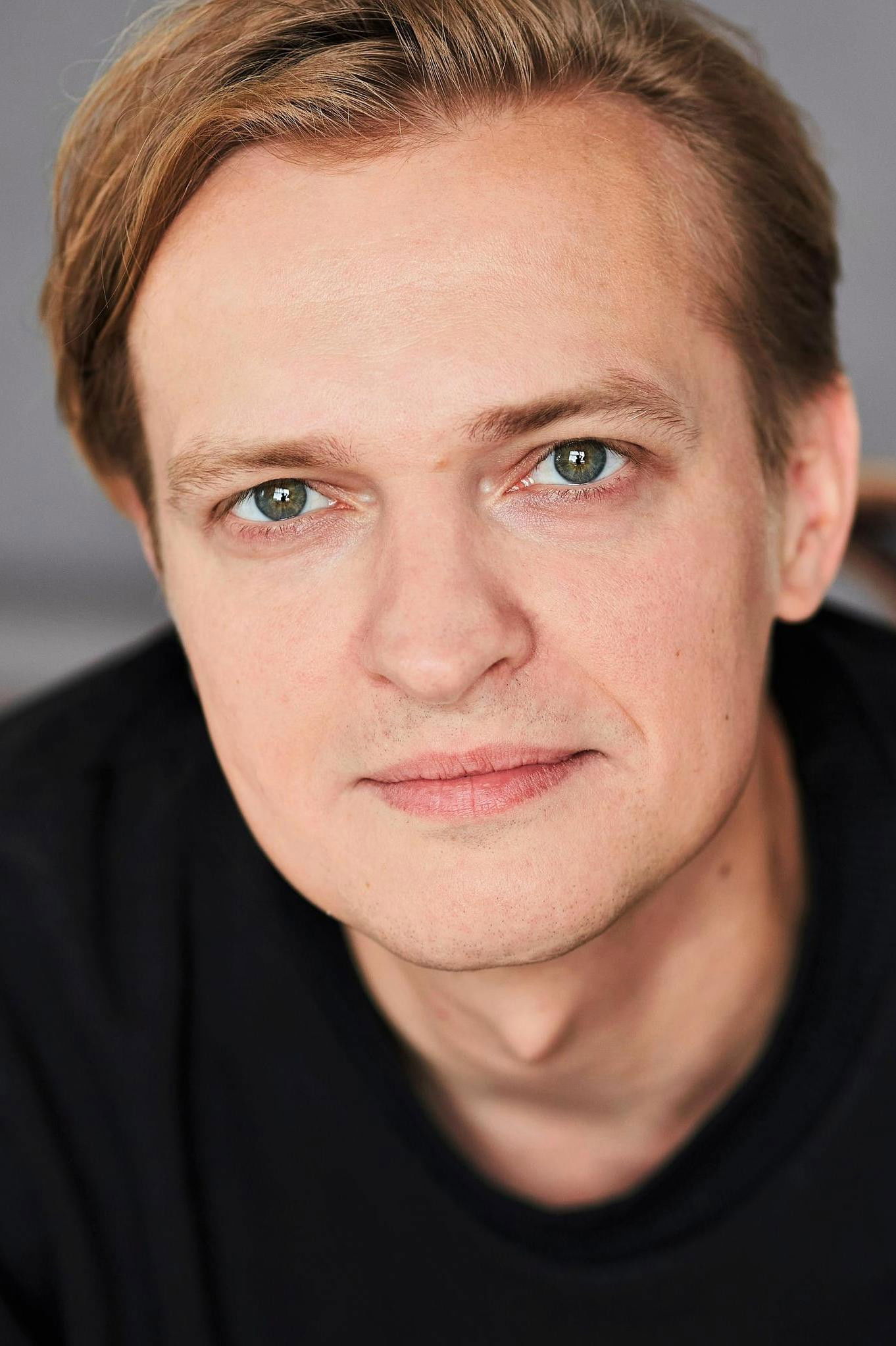 Ilya Shidlovsky backdrop