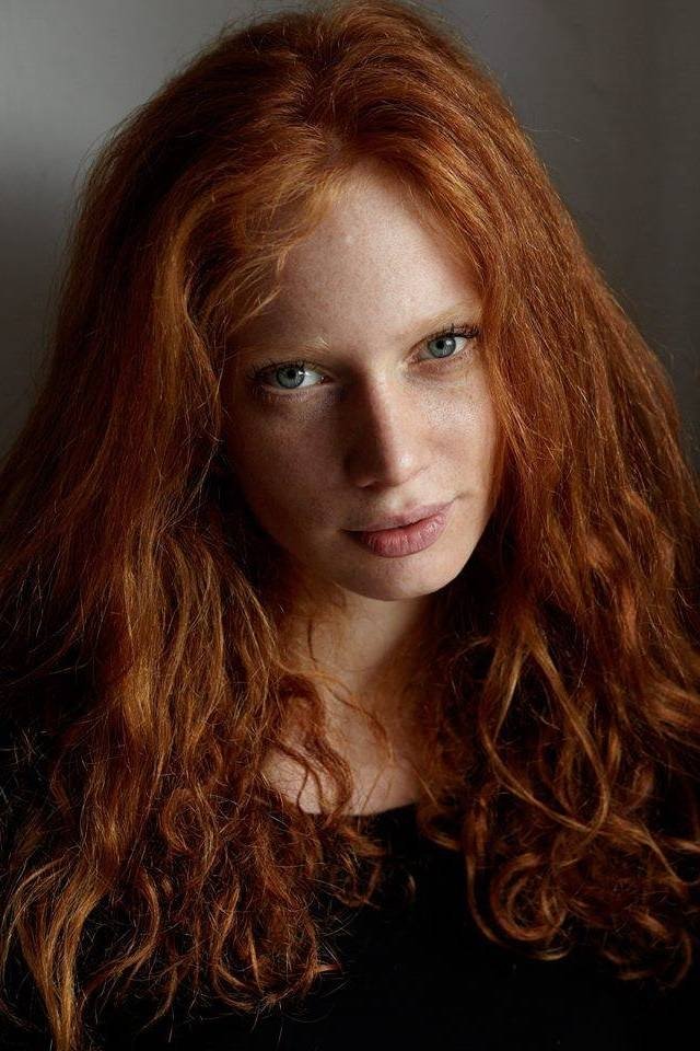 Anne-Lise Maulin backdrop