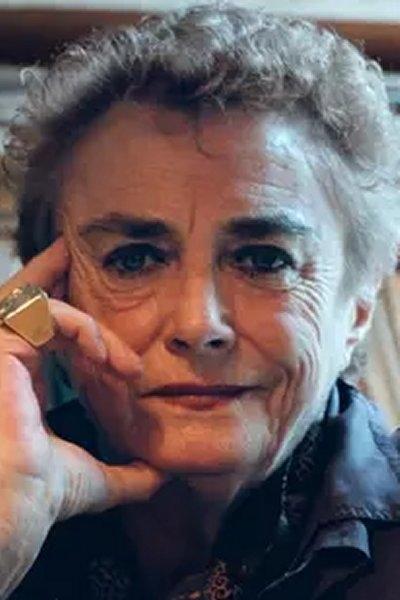 Hannah Bjarnhof backdrop