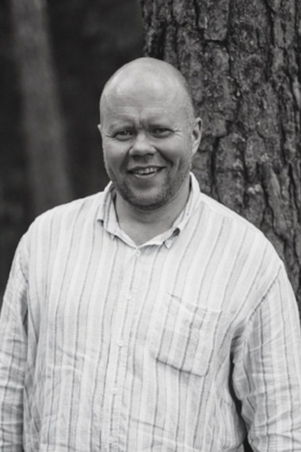 Tom Petäjä backdrop