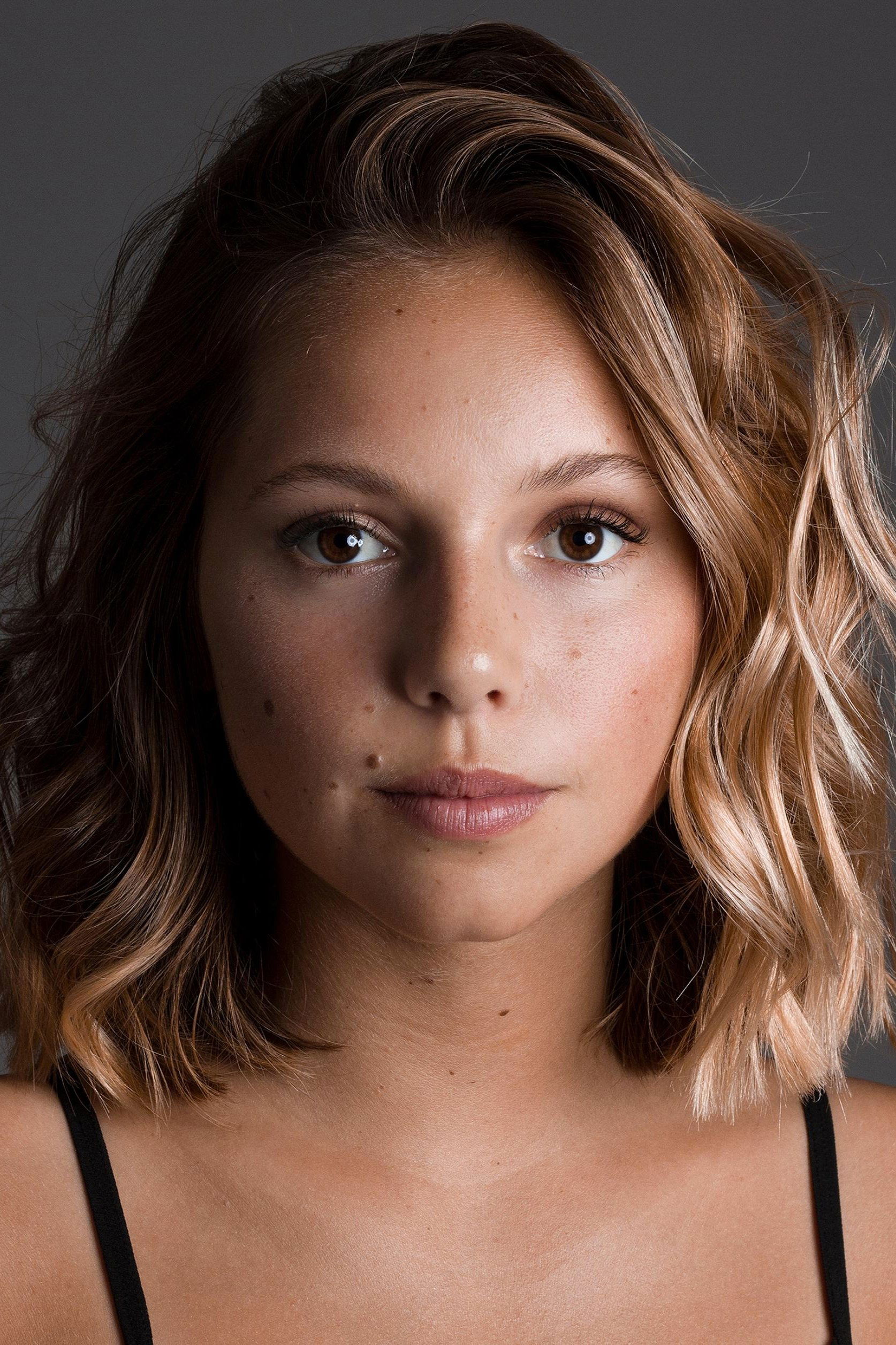 Laura Dutra backdrop