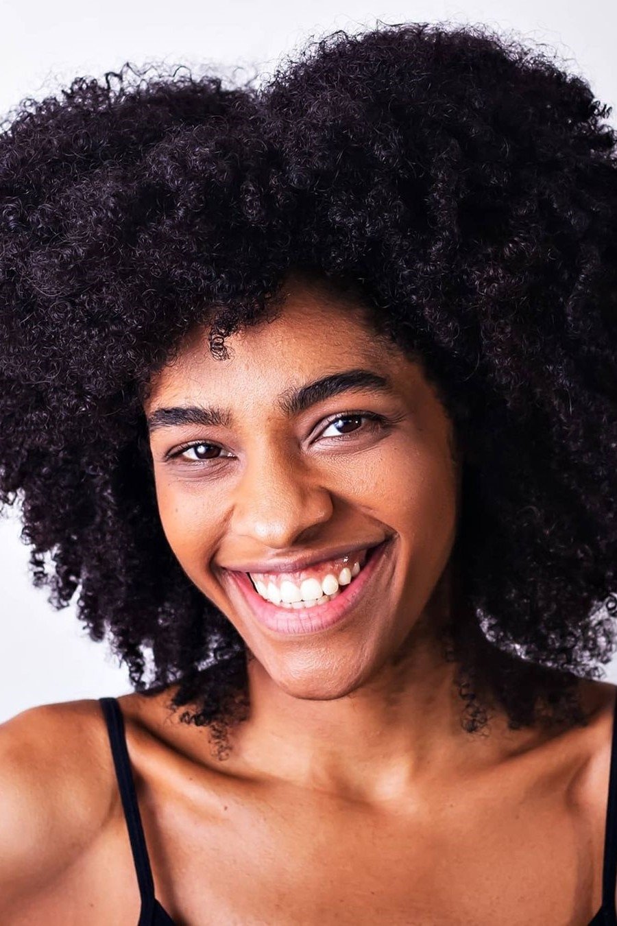 Mohana Uchôa backdrop