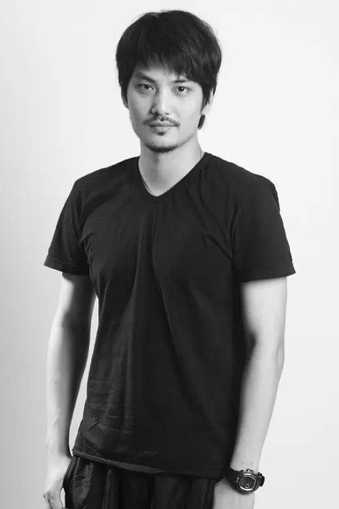 Zhang Yiwen backdrop