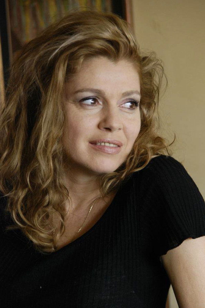 Ernestina Chinova backdrop