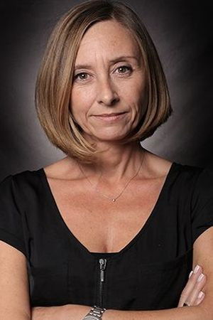 Mine Tüfekçioğlu backdrop