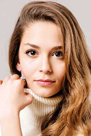 Selin Işık backdrop