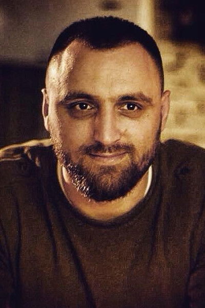 Besim Ugzmajli backdrop