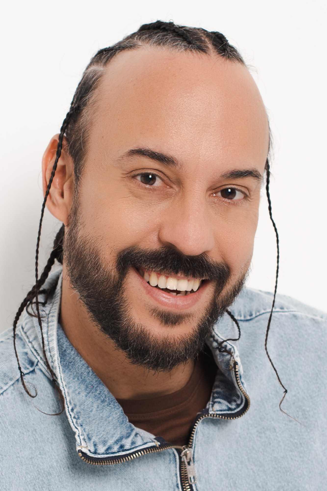 Gabriel, O Pensador backdrop