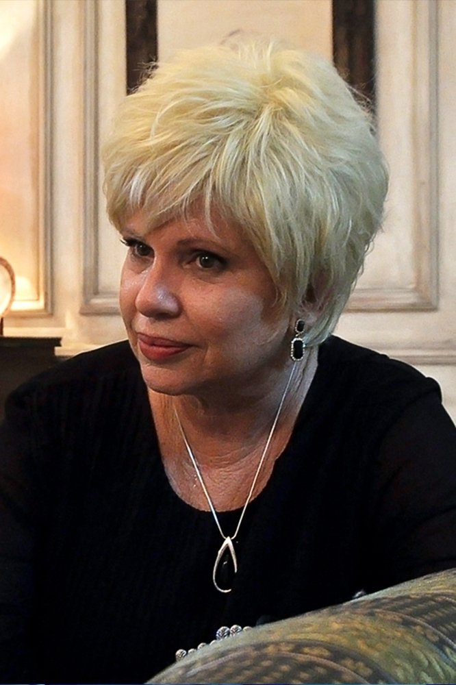 Isabel Santos backdrop