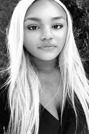 Zoë Fowler backdrop