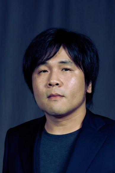 Frank W Chen backdrop