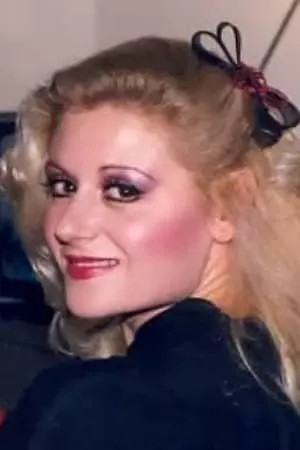 Lili Dertima backdrop