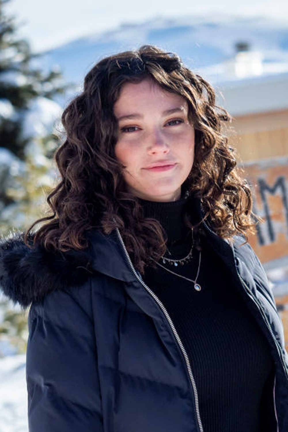 Lila Gueneau backdrop