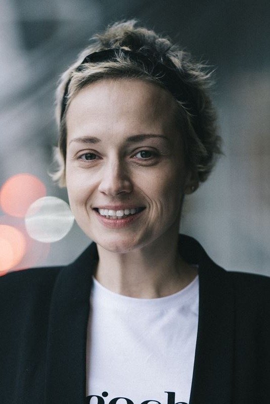 Snežana Van Houwelingen backdrop