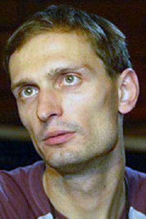 Mikhail Kukushkin backdrop