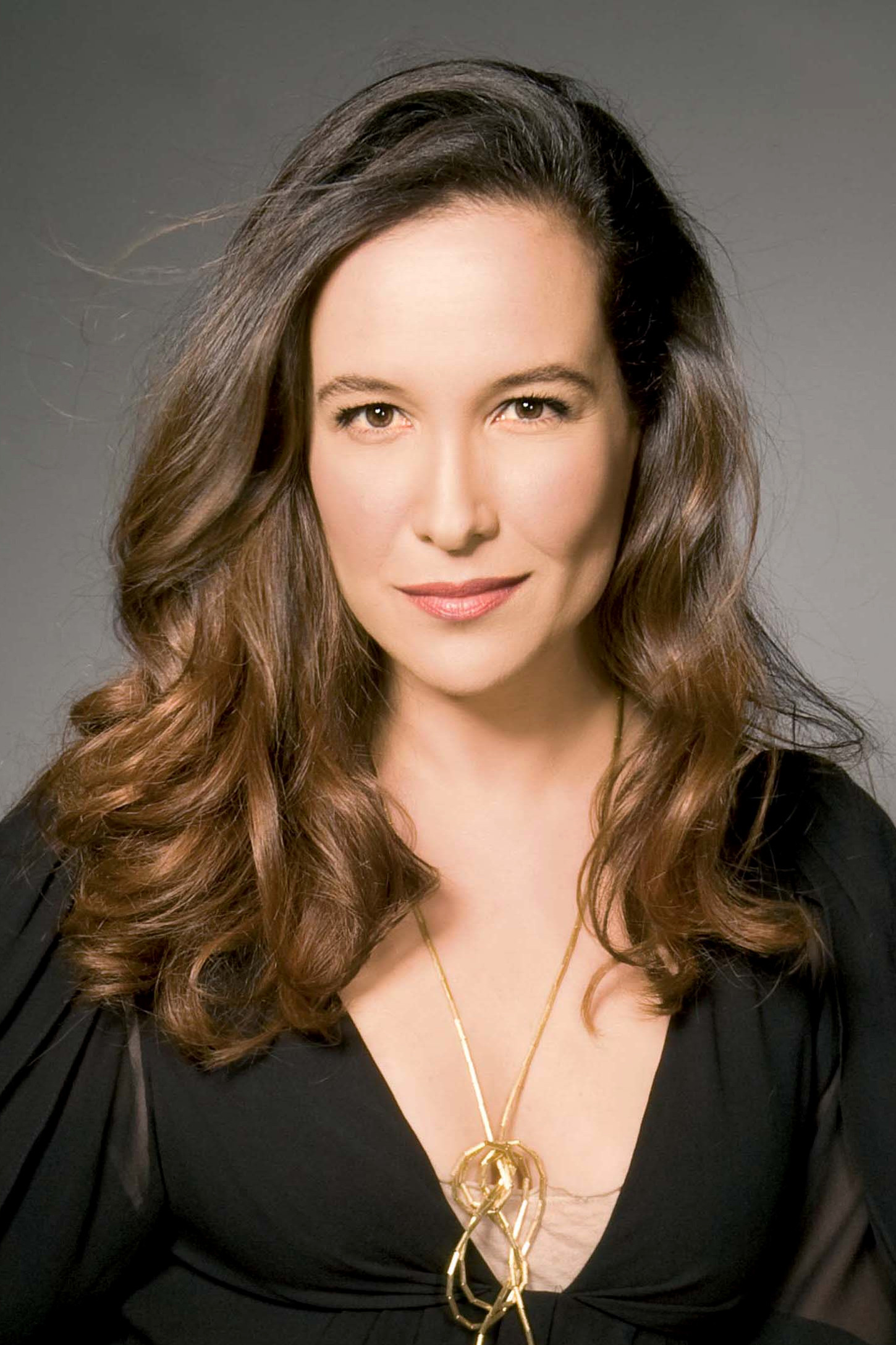 Yaël Abecassis backdrop