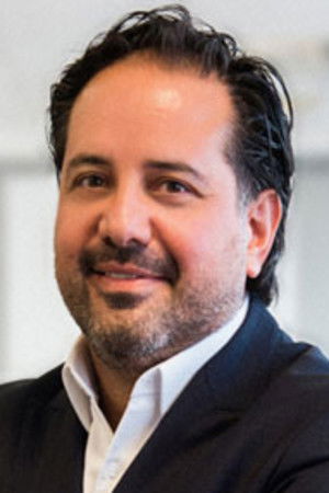 Mert Karaibrahimoglu backdrop