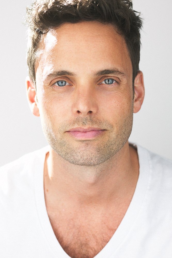 Justin Mortelliti backdrop