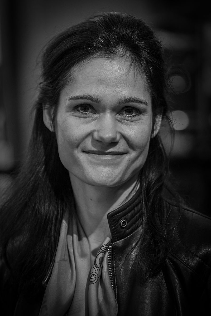 Frédérique Neau-Dufour backdrop