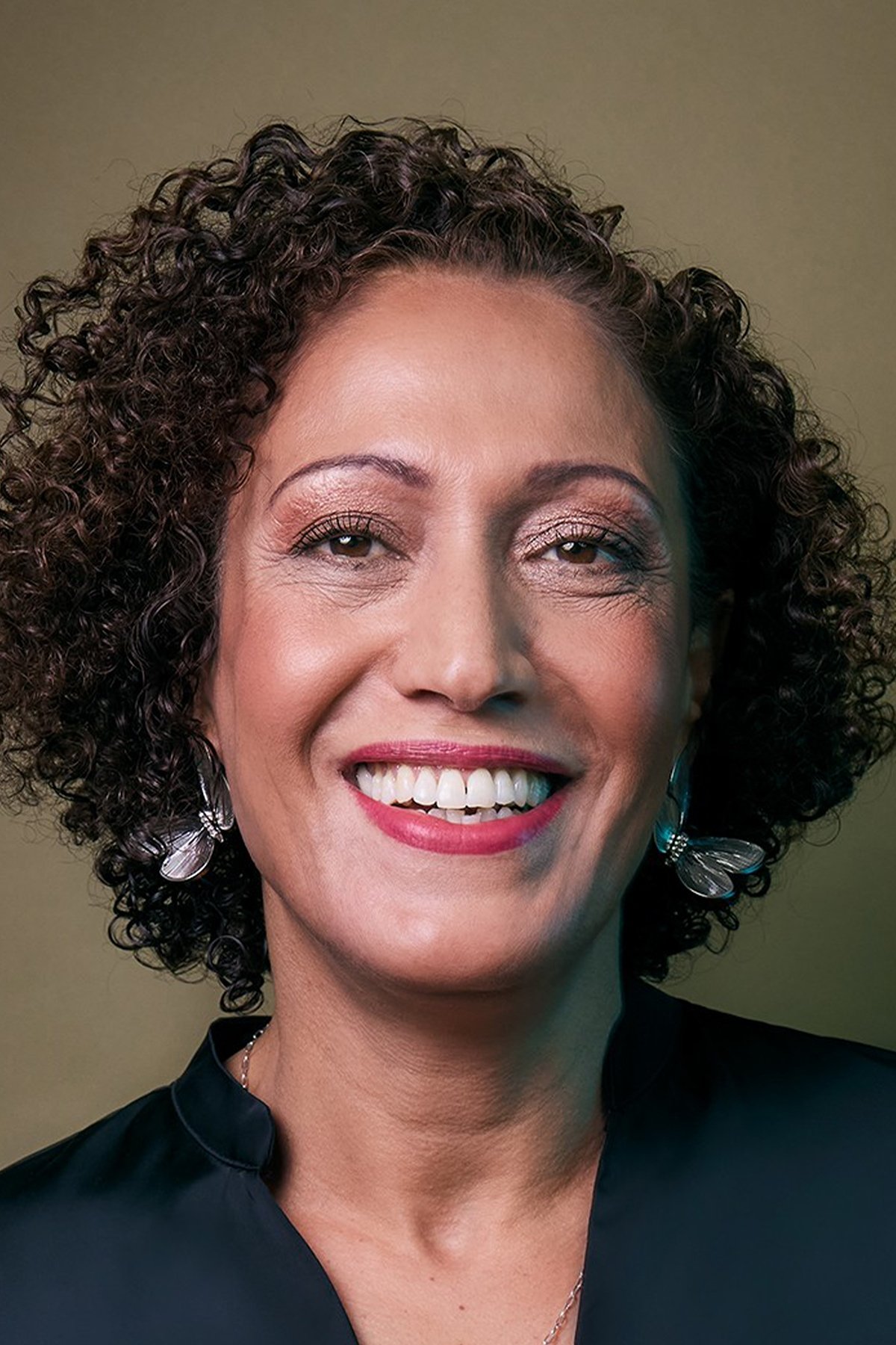 Salha Nasraoui backdrop