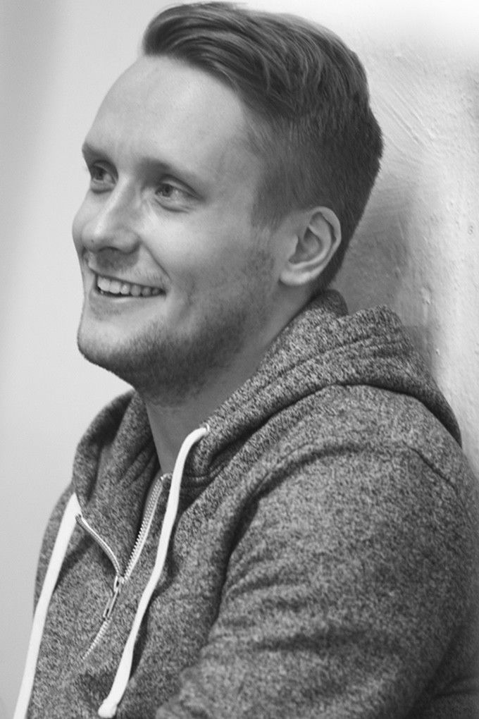 Mikael Grip backdrop