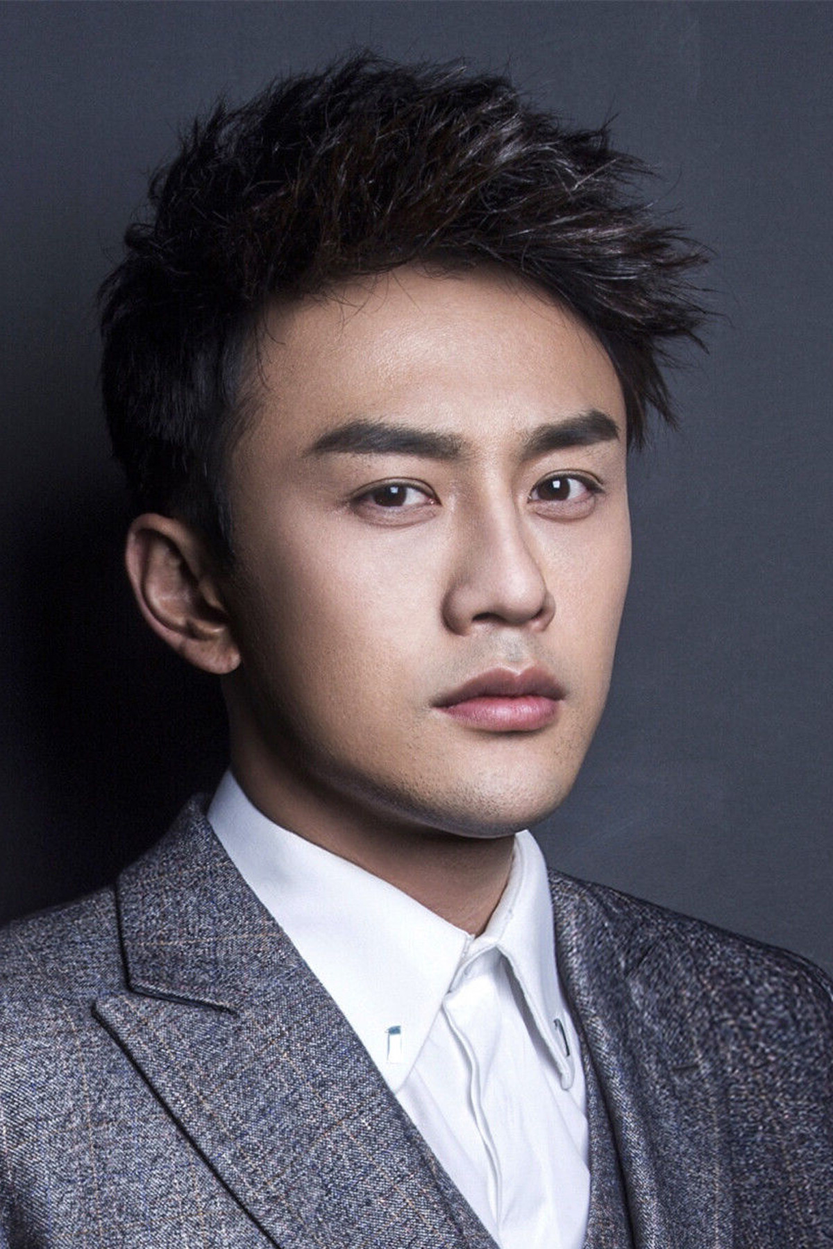 Muchen Tian backdrop