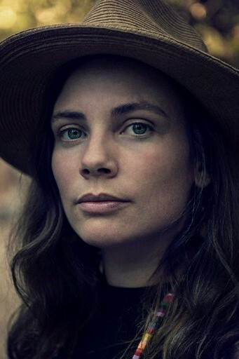 Cameron Holly Dexter backdrop