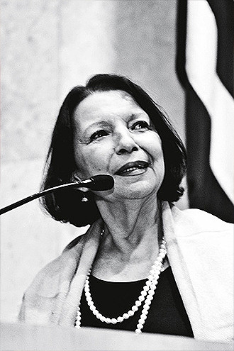 Rose Nogueira backdrop