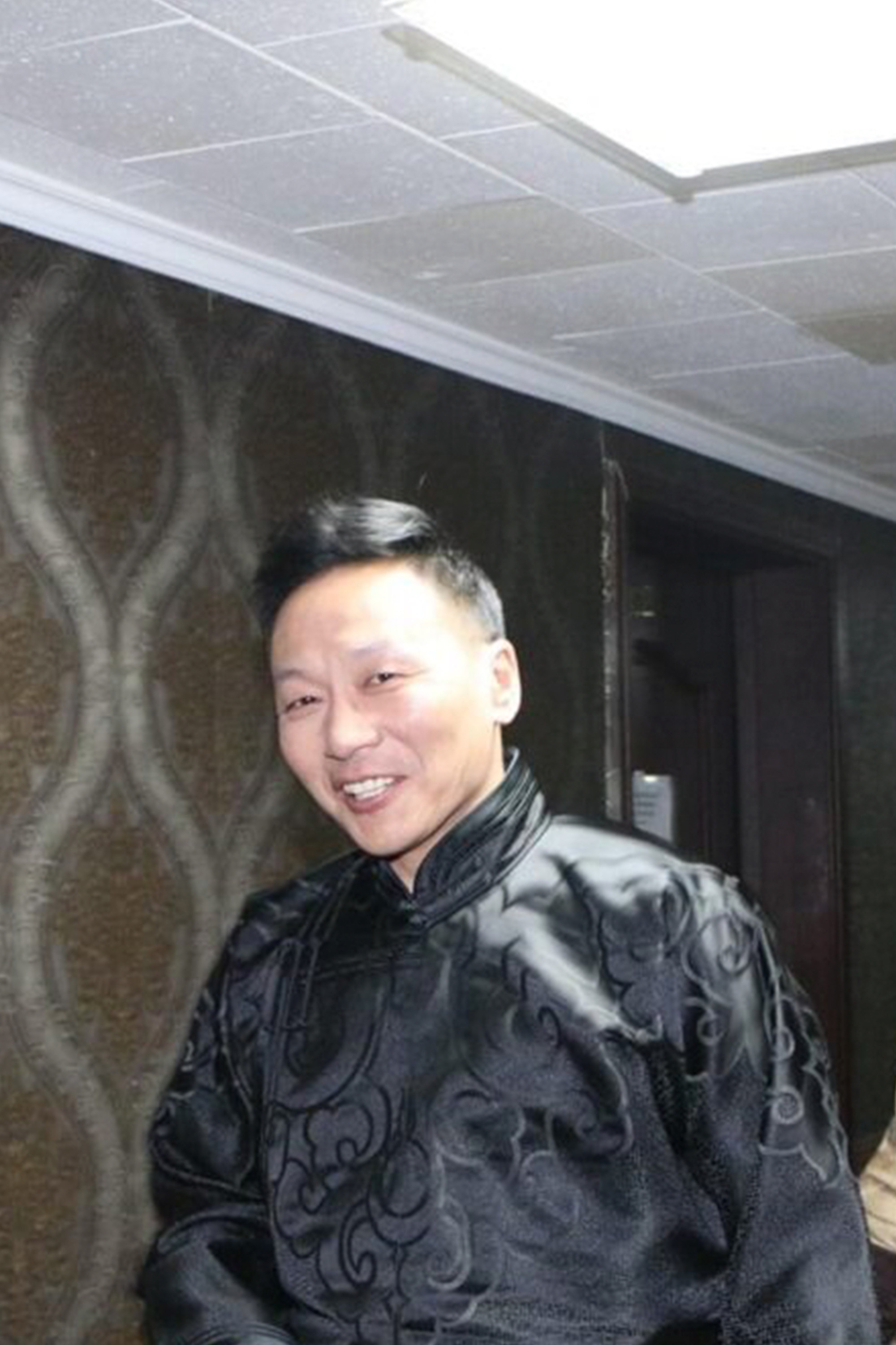 Munguntulga Ulziibayar backdrop