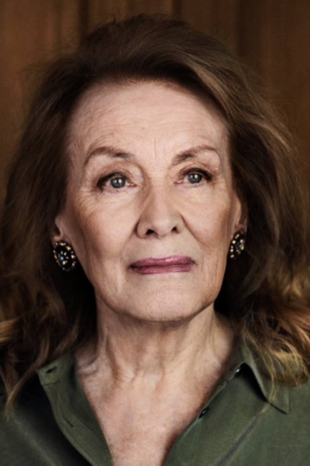 Annie Ernaux backdrop