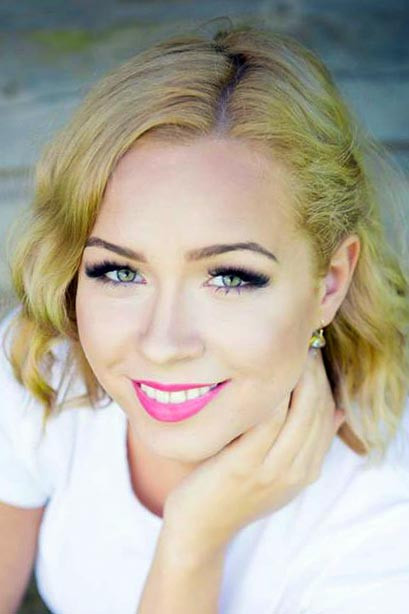 Mirjam Mesak backdrop