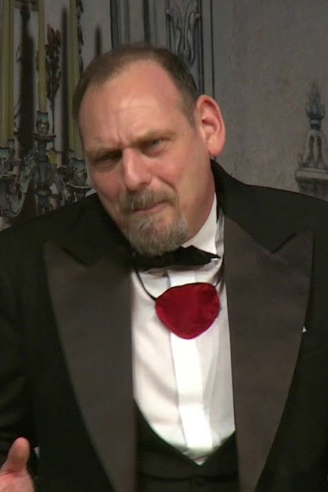 György Honti backdrop