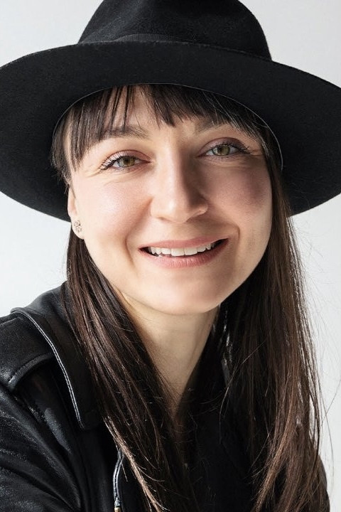 Reyhan Özdilek backdrop