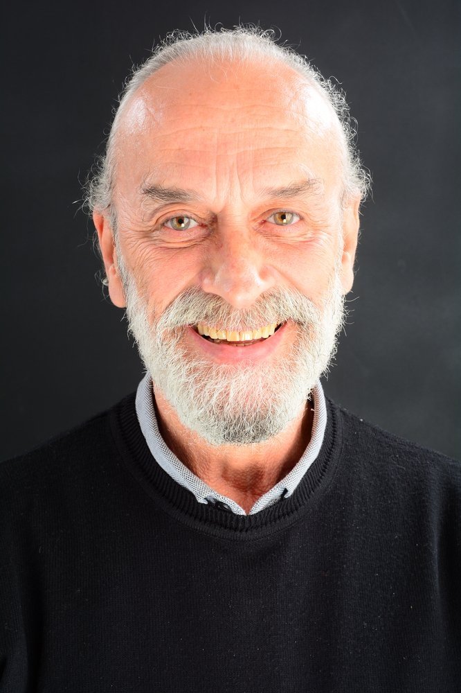 Demir Parscan backdrop