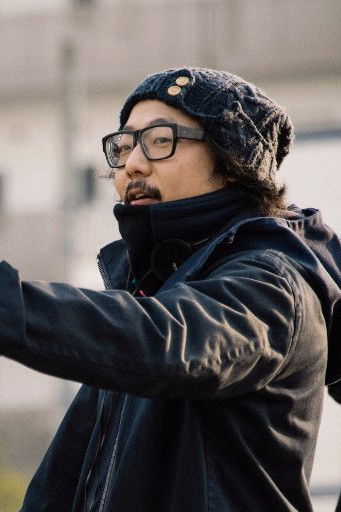 Yûsuke Koroyasu backdrop