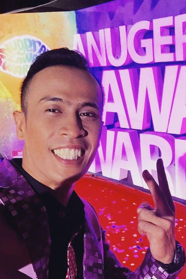 Achey Bocey backdrop