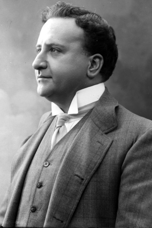 Ugo Piperno backdrop