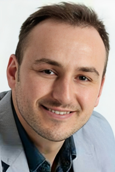 Çağlar Tüfekçi backdrop