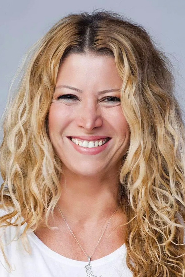 Ebru Karanfilci backdrop