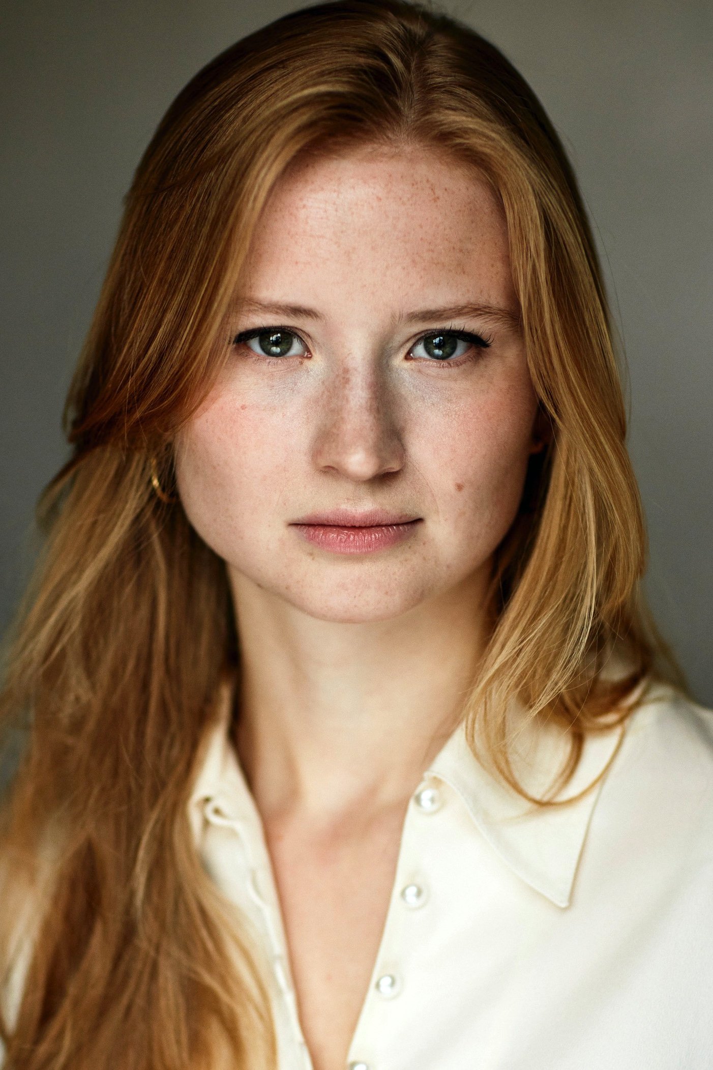 Simone Giel backdrop