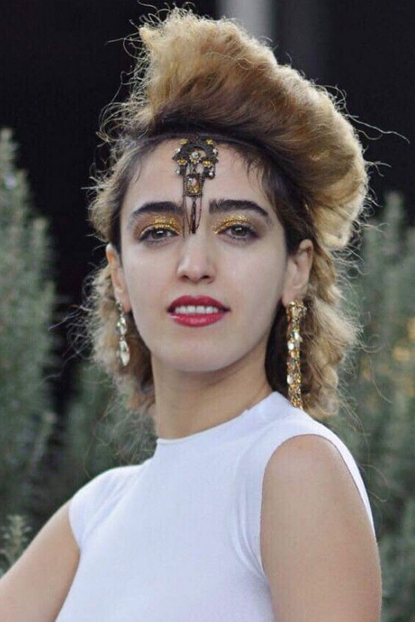 Faezeh Alavi backdrop