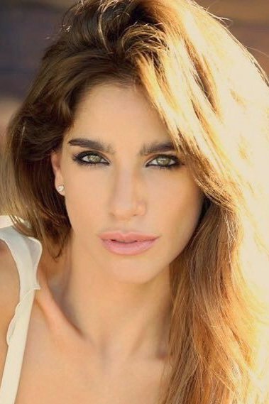 Gabriela Sari backdrop