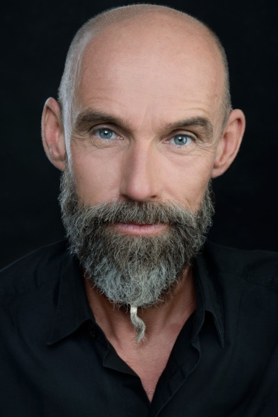 Julien Blaschke backdrop