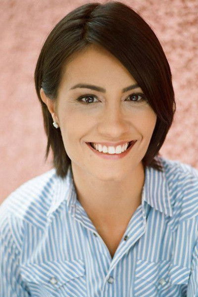 Daniela Dams backdrop