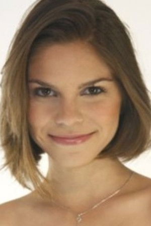 Isabella Dionisio backdrop