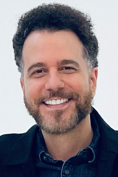 Felipe Simas backdrop