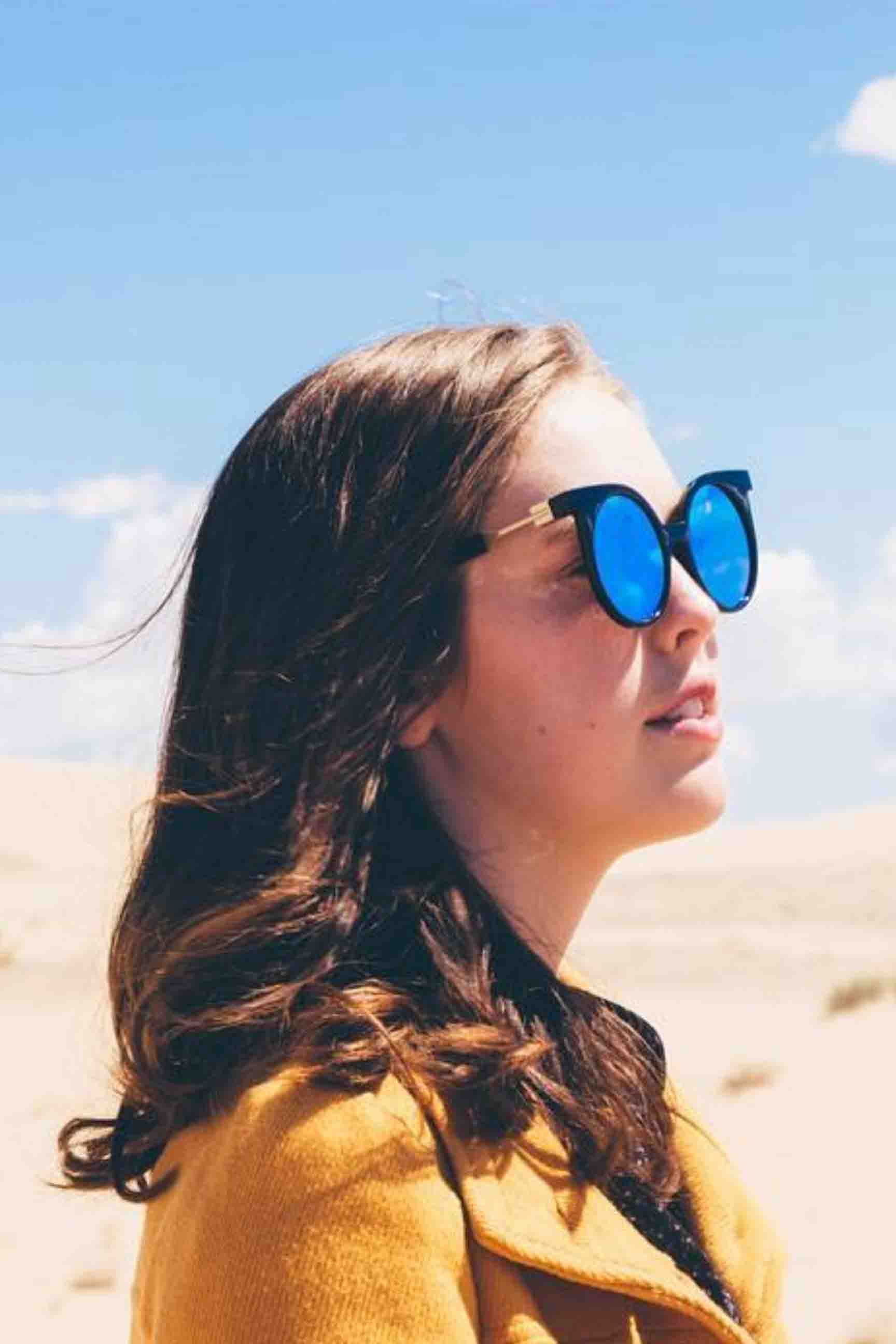 Chloë Saunders backdrop