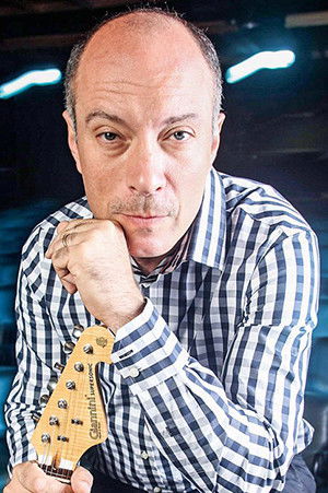 Edgard Scandurra backdrop