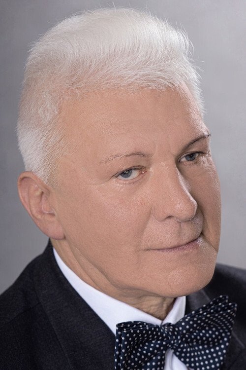 Aleksandr Razin backdrop