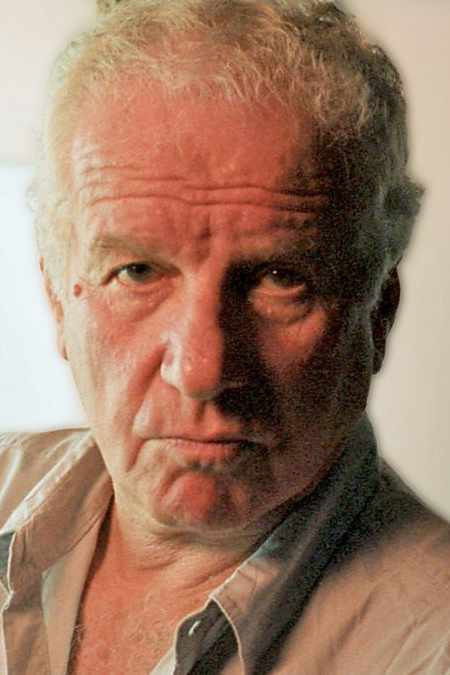 Tom Mangold backdrop